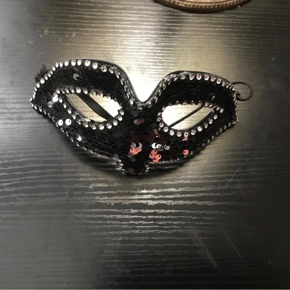 (57) Sequin Mardi Gras Eye Mask - Black and Purple